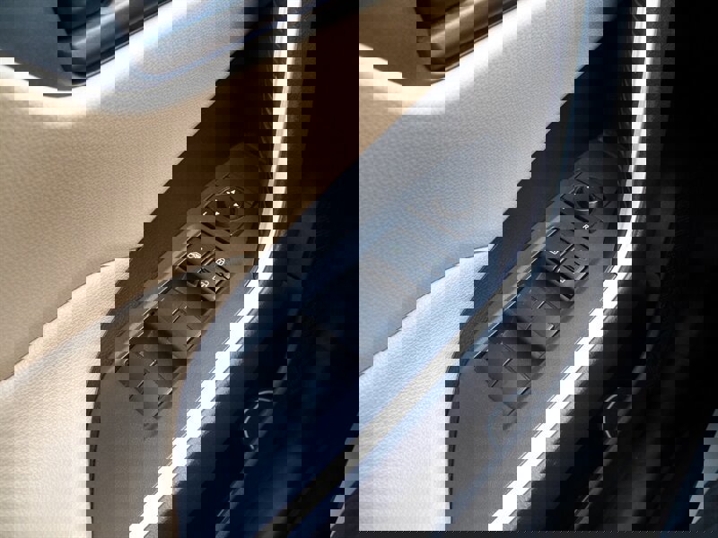 Used 2019 Toyota RAV4 LE w/ Carpet Mat Package AWD/4WD image 27