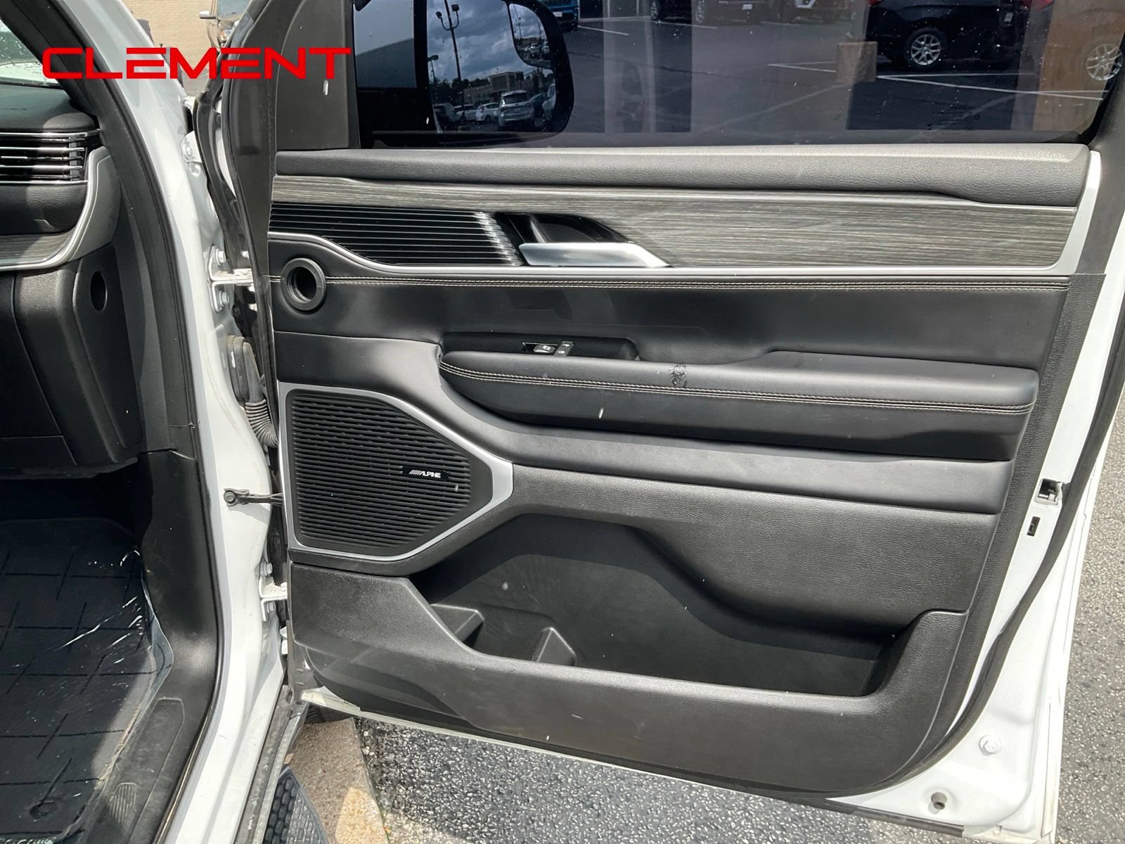 Used 2022 Jeep Wagoneer Series III AWD/4WD image 43