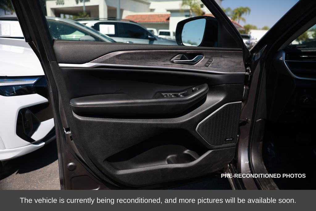 Used 2023 Jeep Grand Cherokee 4WD 4xe image 17