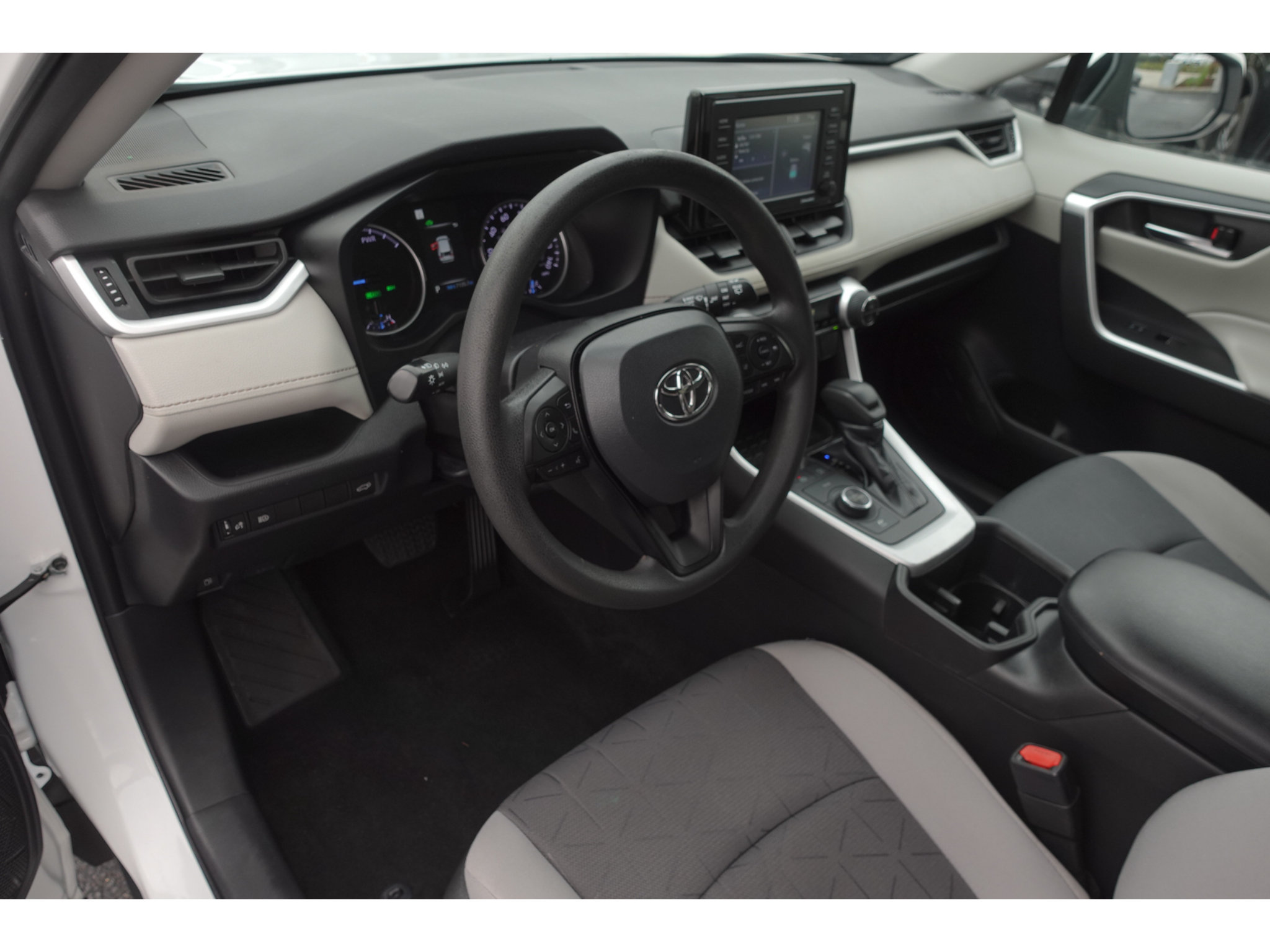 Used 2022 Toyota RAV4 XLE w/ Convenience Package AWD/4WD image 9