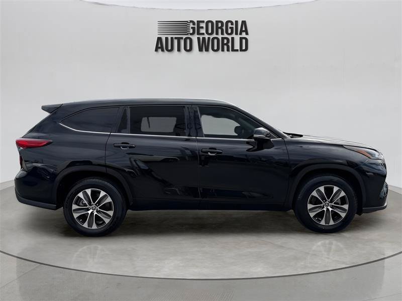 Used 2021 Toyota Highlander XLE FWD image 12