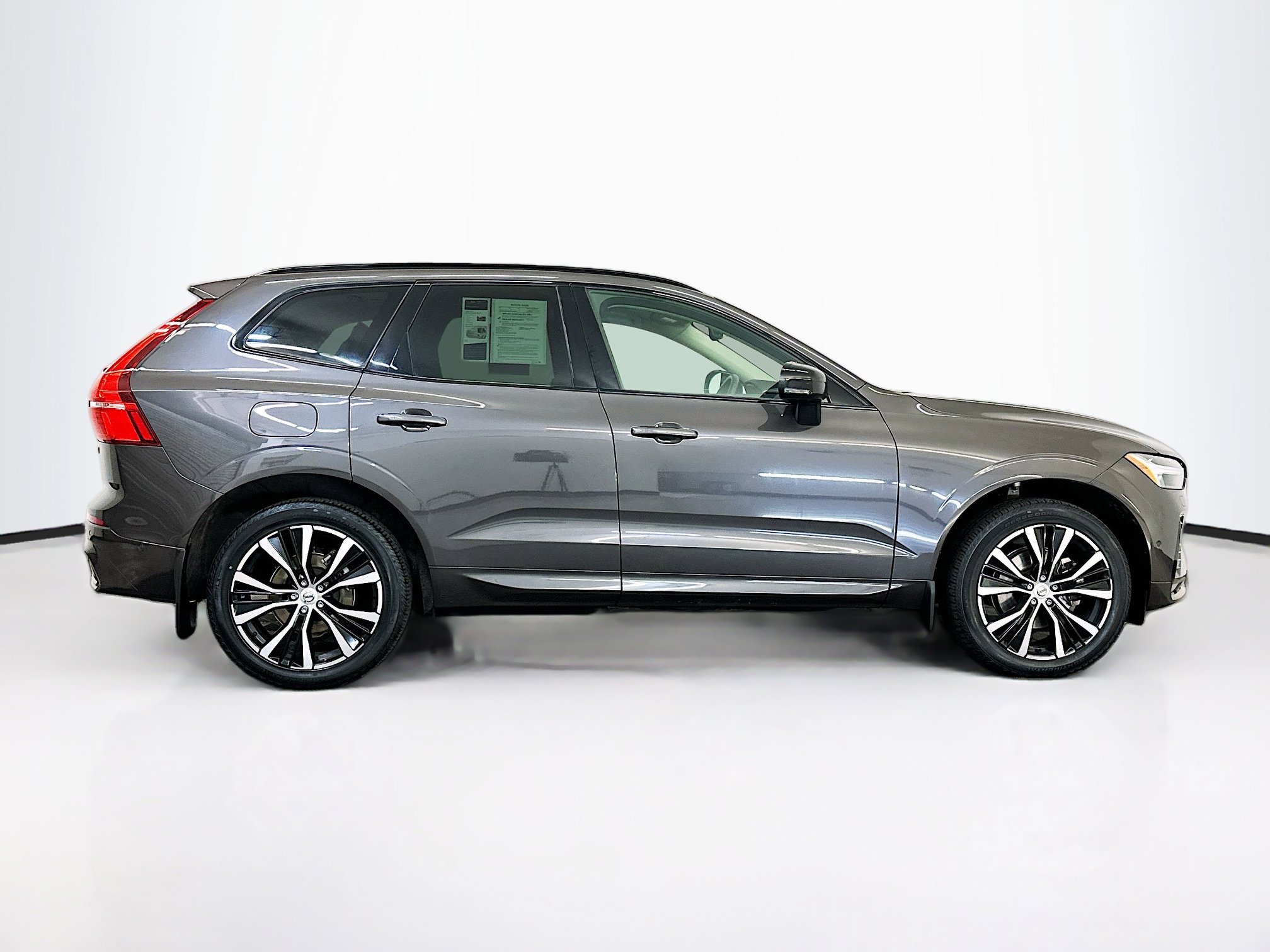 Used 2023 Volvo XC60 B5 Plus w/ Climate Package image 10