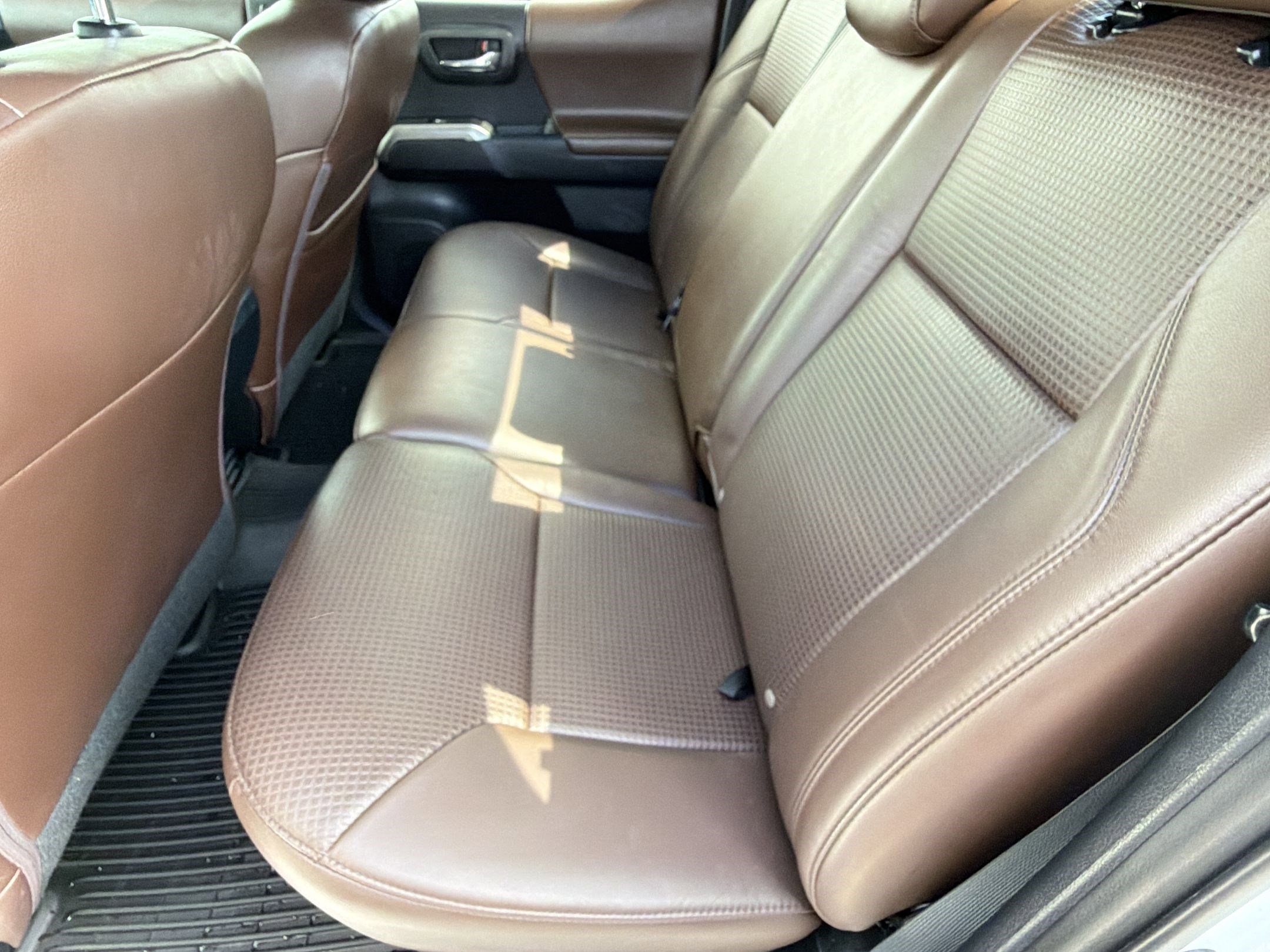 Used 2019 Toyota Tacoma Limited image 15