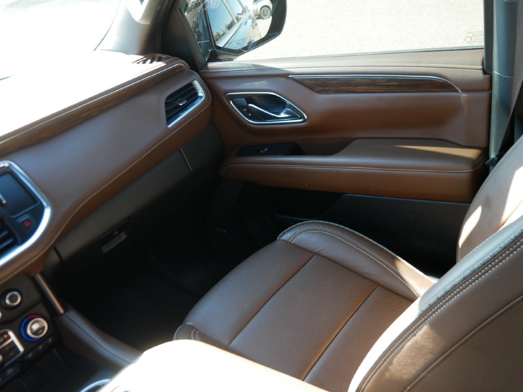 Used 2023 Chevrolet Suburban High Country AWD/4WD image 19