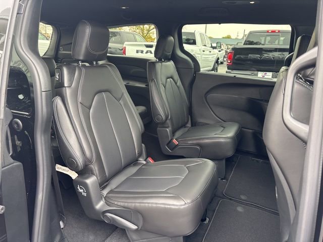 New 2026 Chrysler Pacifica Select image 12