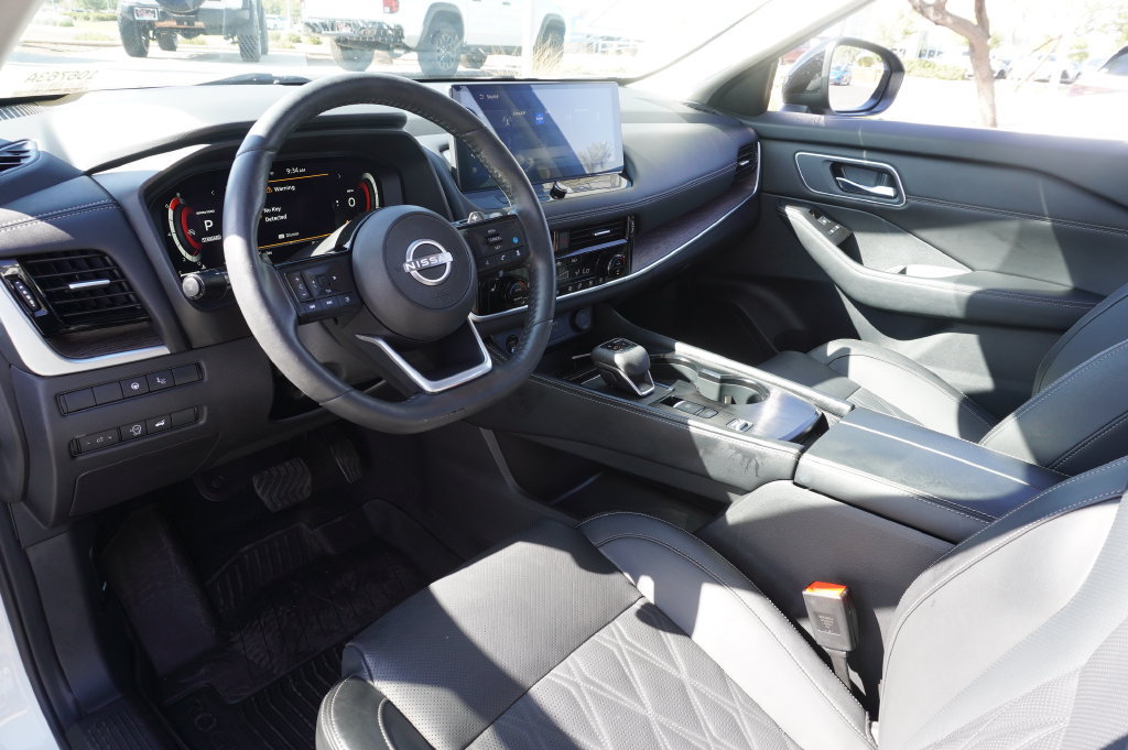 Certified 2024 Nissan Rogue Platinum w/ Platinum Premium Package FWD image 17