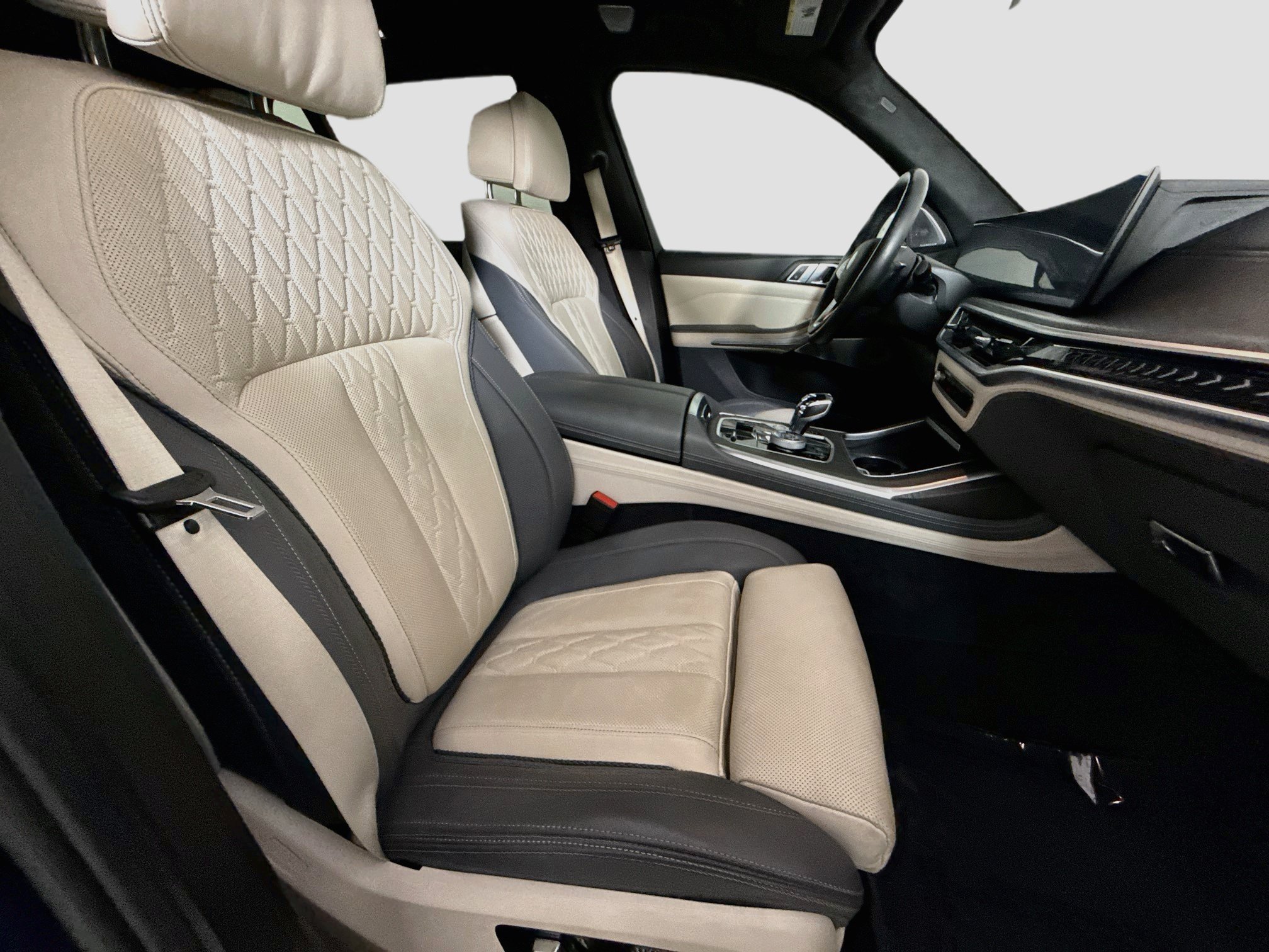 Used 2024 BMW ALPINA XB7 AWD/4WD image 29