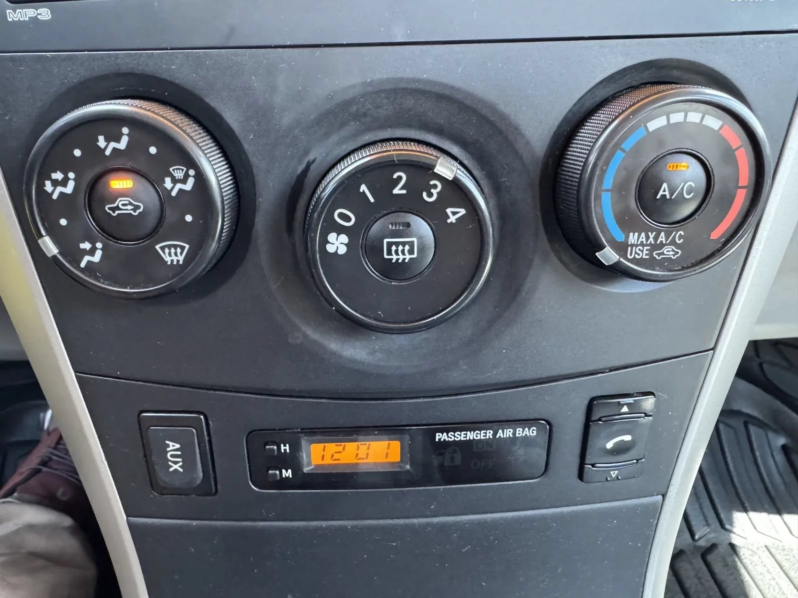 Used 2010 Toyota Corolla LE FWD image 25