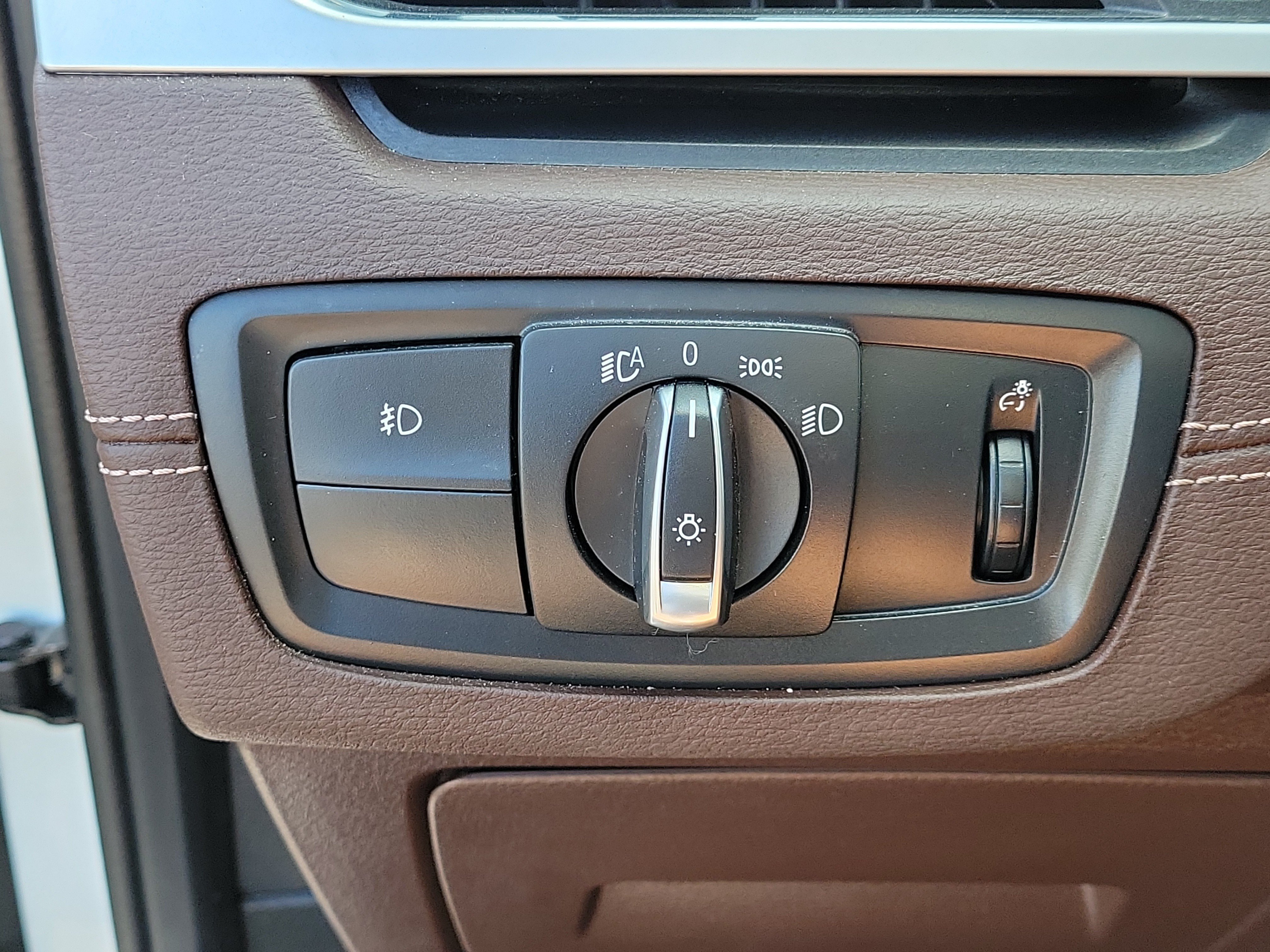 Used 2020 BMW X1 xDrive28i w/ Premium Package AWD/4WD image 34