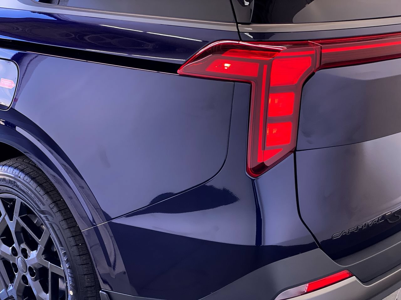 New 2027 Kia Carnival EX FWD image 9