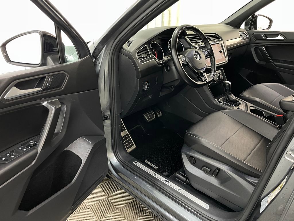 Used 2021 Volkswagen Tiguan SE R-Line image 23