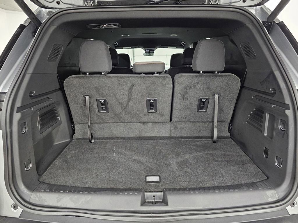 Used 2026 Chevrolet Traverse LT w/ Driver Confidence Package image 26