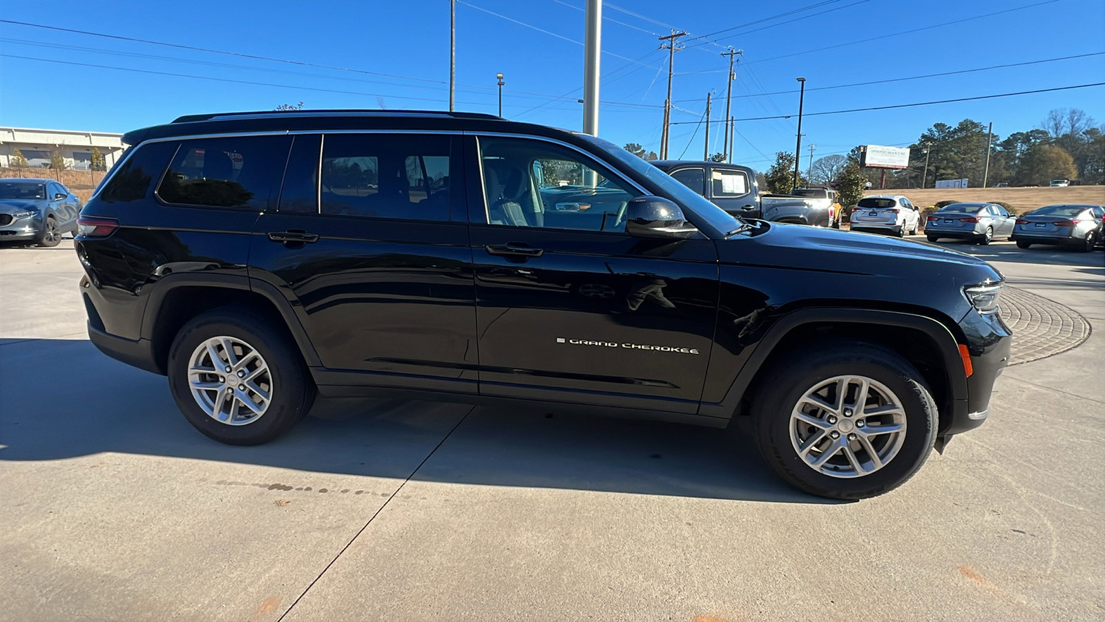 Used 2023 Jeep Grand Cherokee L Laredo image 7