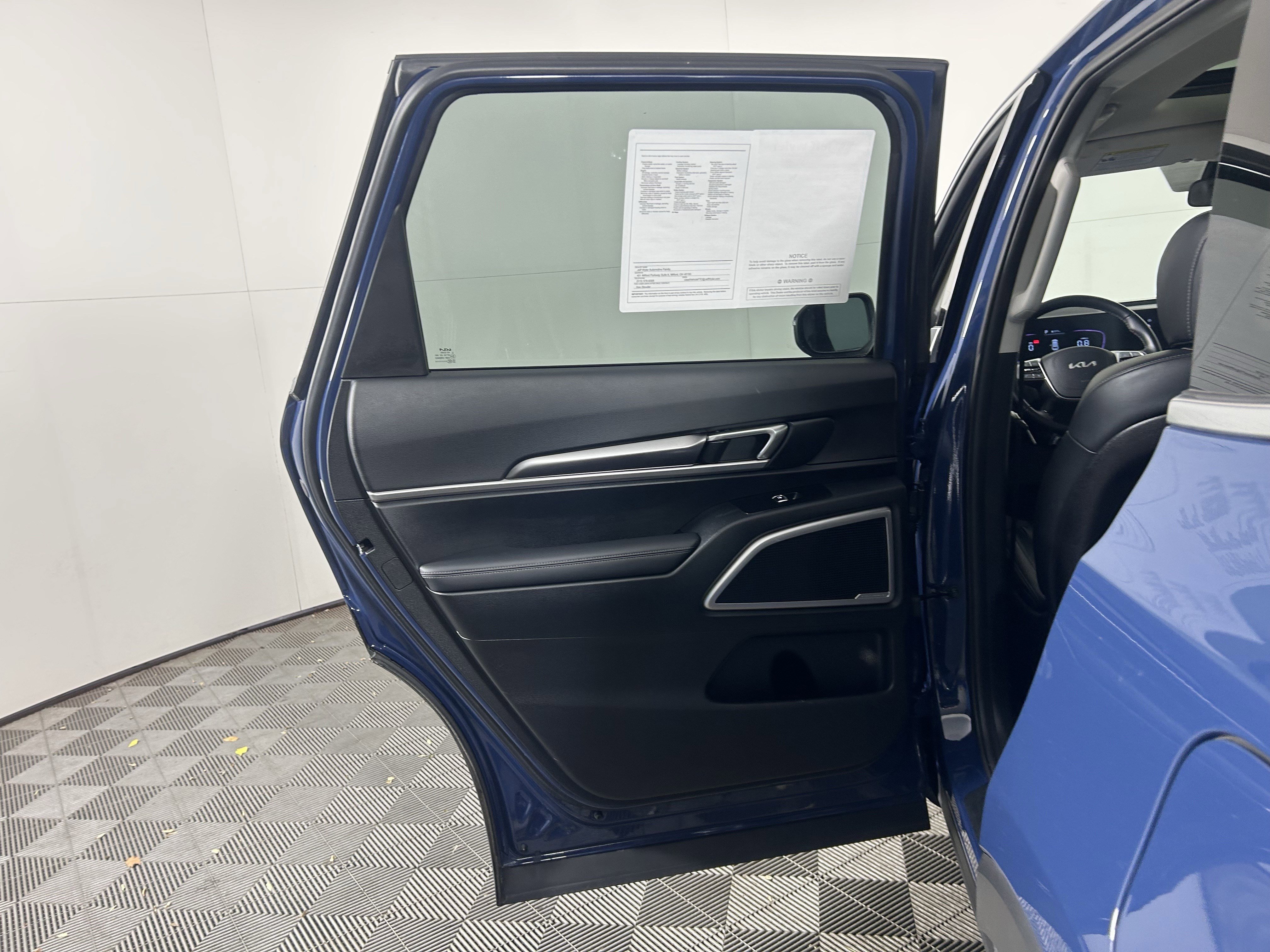 Certified 2025 Kia Telluride S image 37