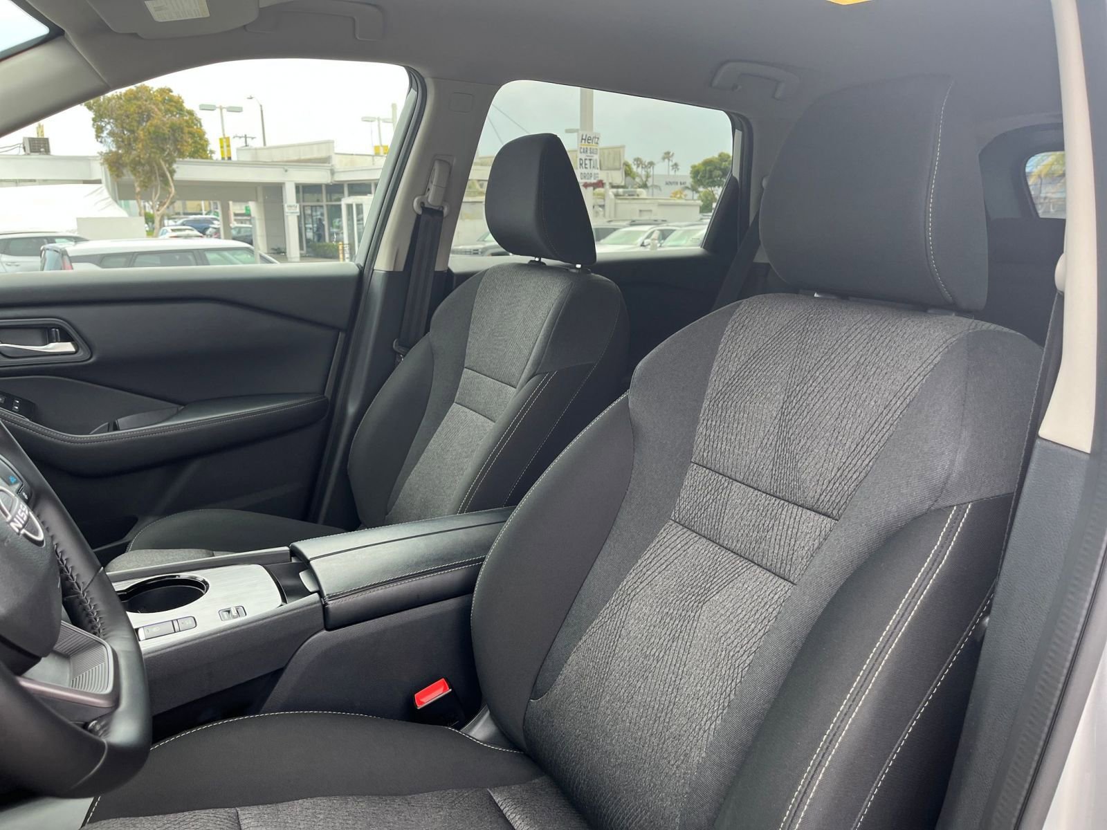 Used 2025 Nissan Rogue SV FWD image 29