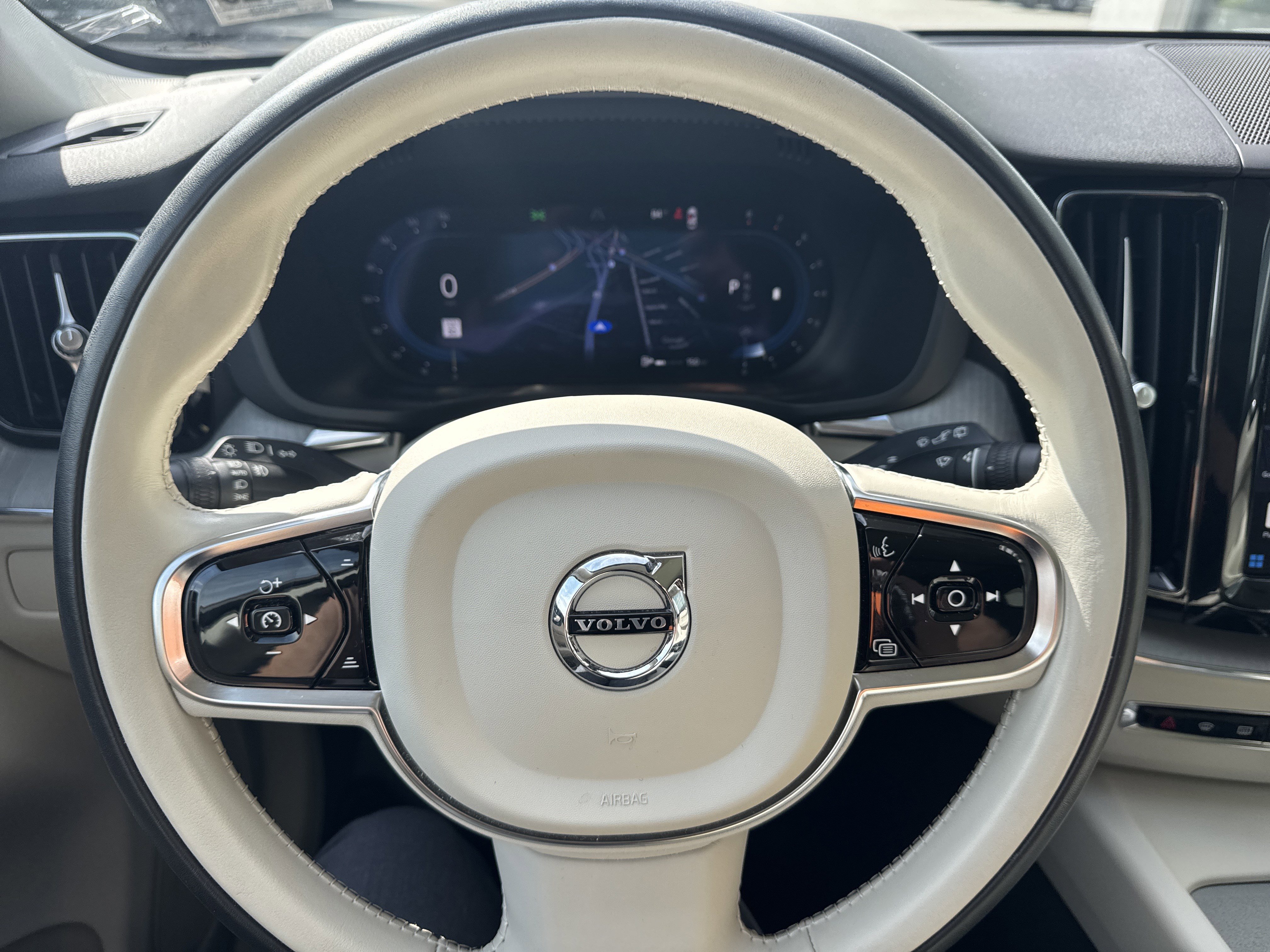 Used 2024 Volvo XC60 B5 Plus w/ Protection Package Premier image 22