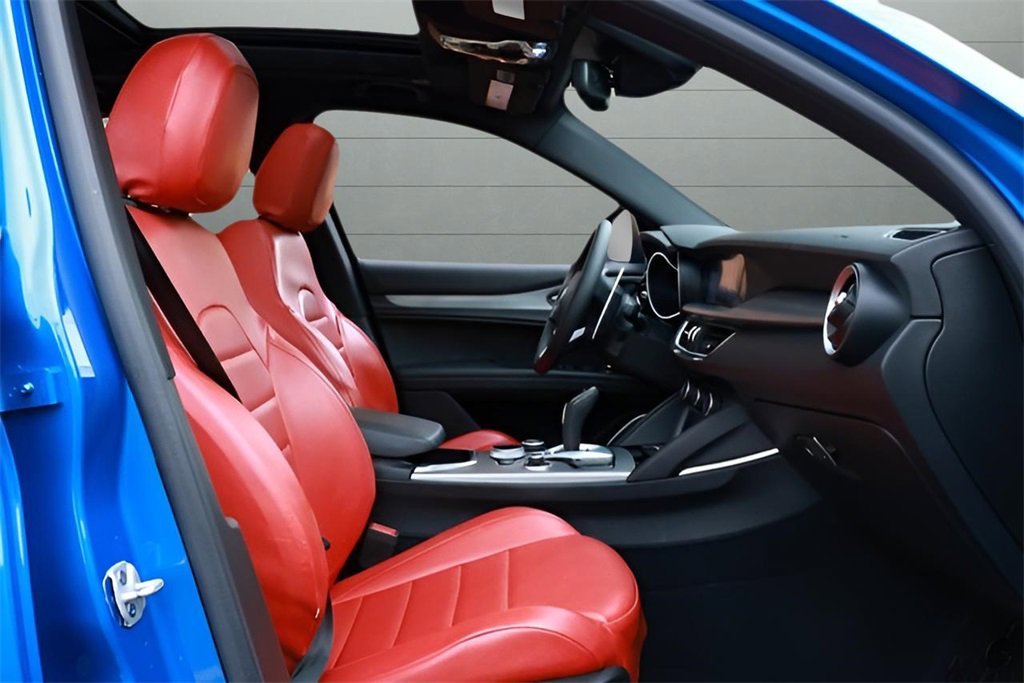 Used 2023 Alfa Romeo Stelvio Veloce image 16