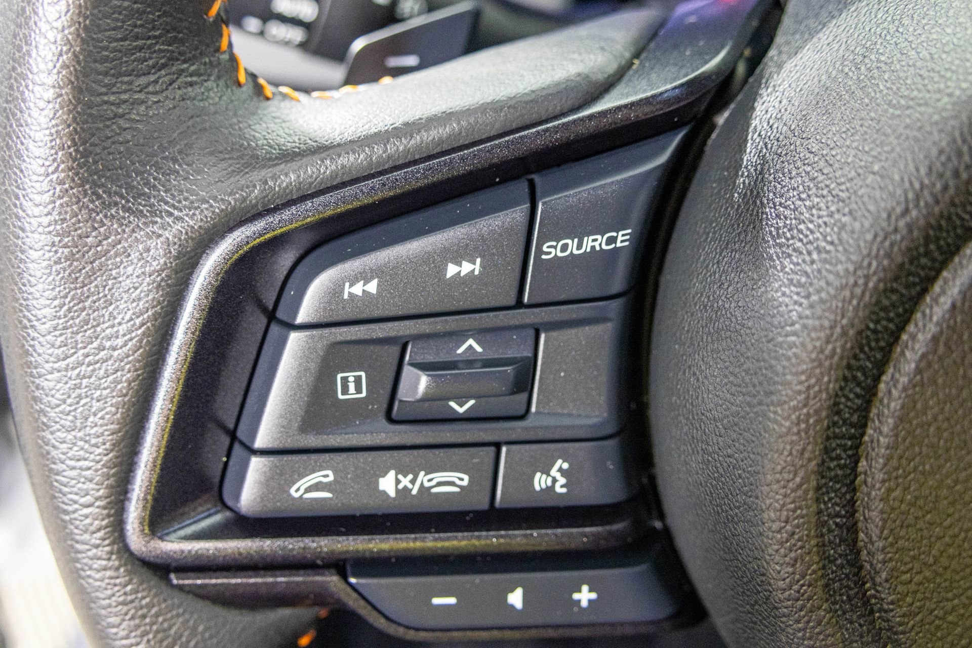 Used 2024 Subaru Crosstrek 2.5i Limited w/ Crosstrek Mirror Package AWD/4WD image 31