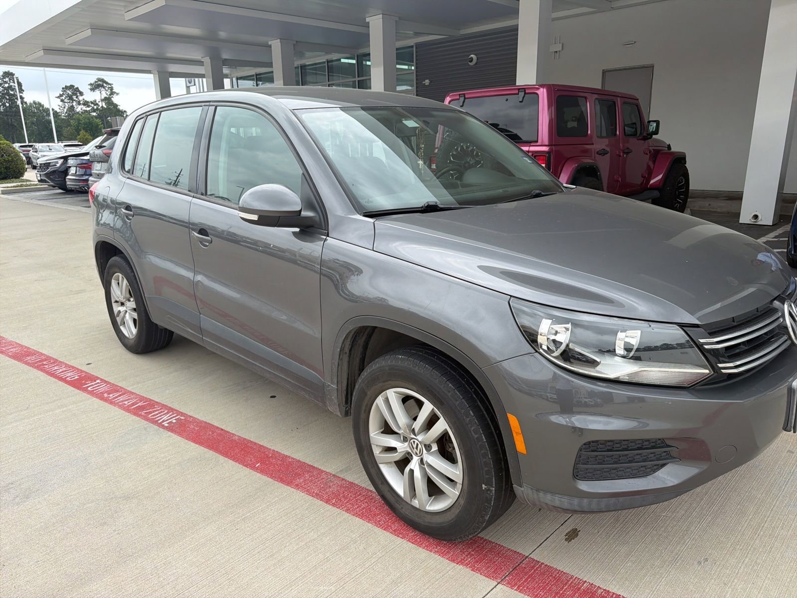 Used 2012 Volkswagen Tiguan S FWD image 2
