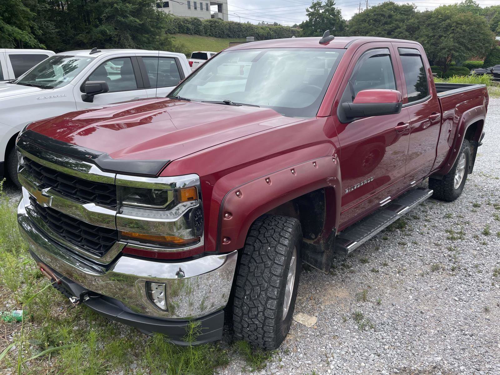Used 2018 Chevrolet Silverado 1500 LT w/ All Star Edition AWD/4WD image 3