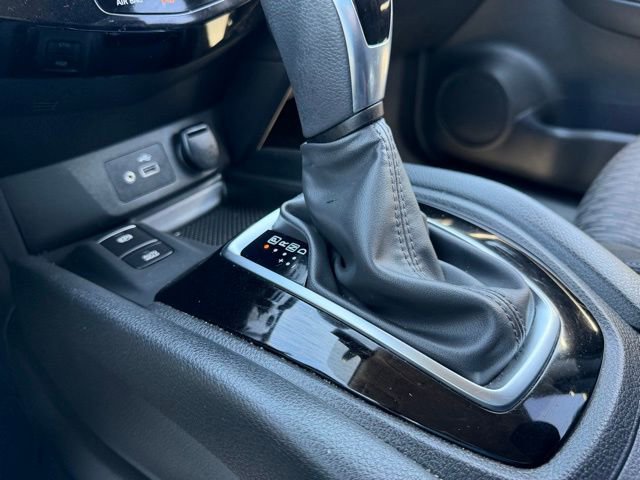 Used 2020 Nissan Rogue SV w/ Premium Package FWD image 21