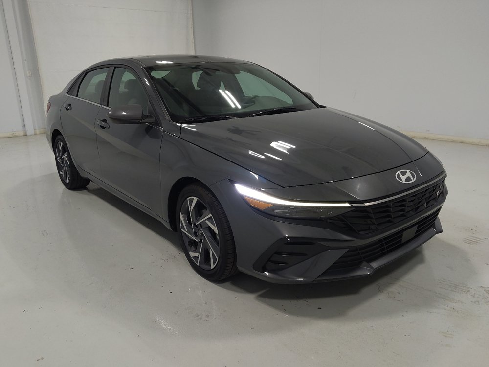 Used 2025 Hyundai Elantra SEL FWD image 13