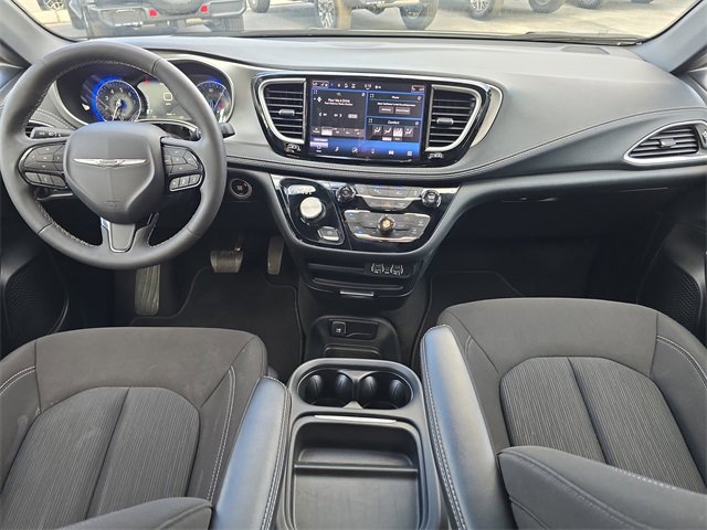 Certified 2024 Chrysler Pacifica Touring image 9