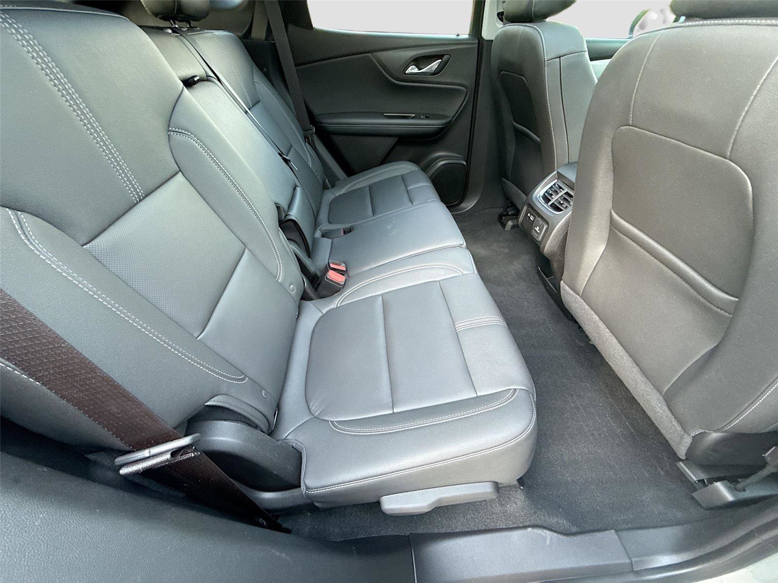 Used 2024 Chevrolet Blazer LT w/ Sound & Technology Package FWD image 28