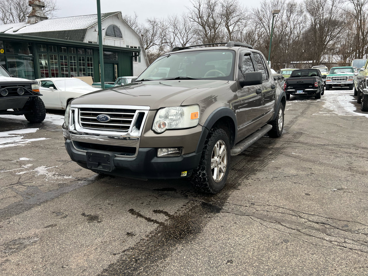 Used 2007 Ford Explorer Sport Trac XLT image 2