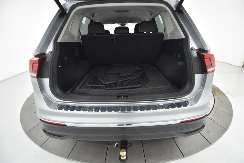 Used 2022 Volkswagen Tiguan SE AWD/4WD image 33