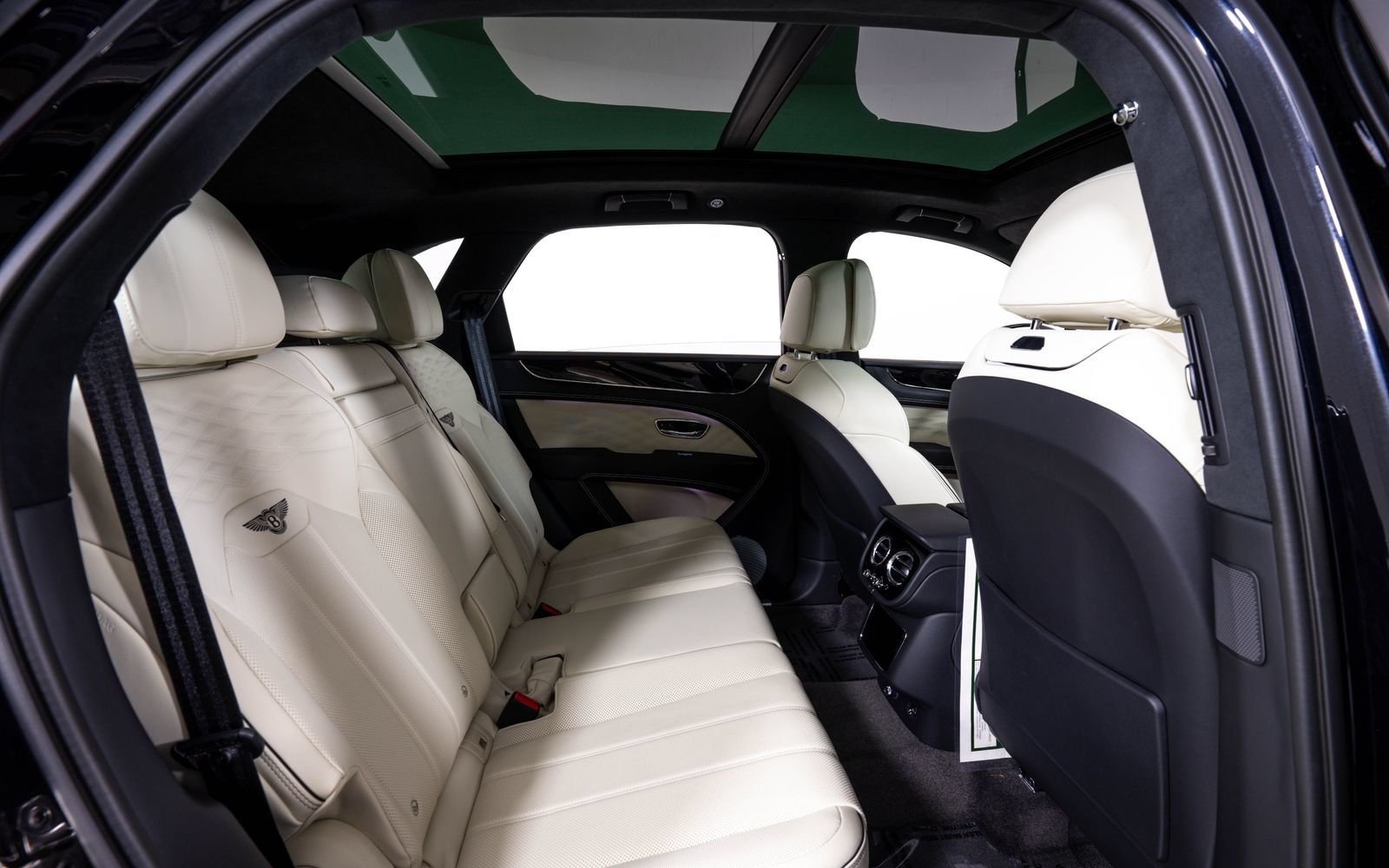 Used 2025 Bentley Bentayga AWD/4WD image 19