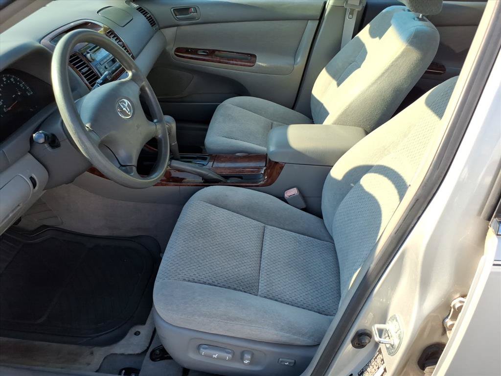 Used 2004 Toyota Camry LE FWD image 5
