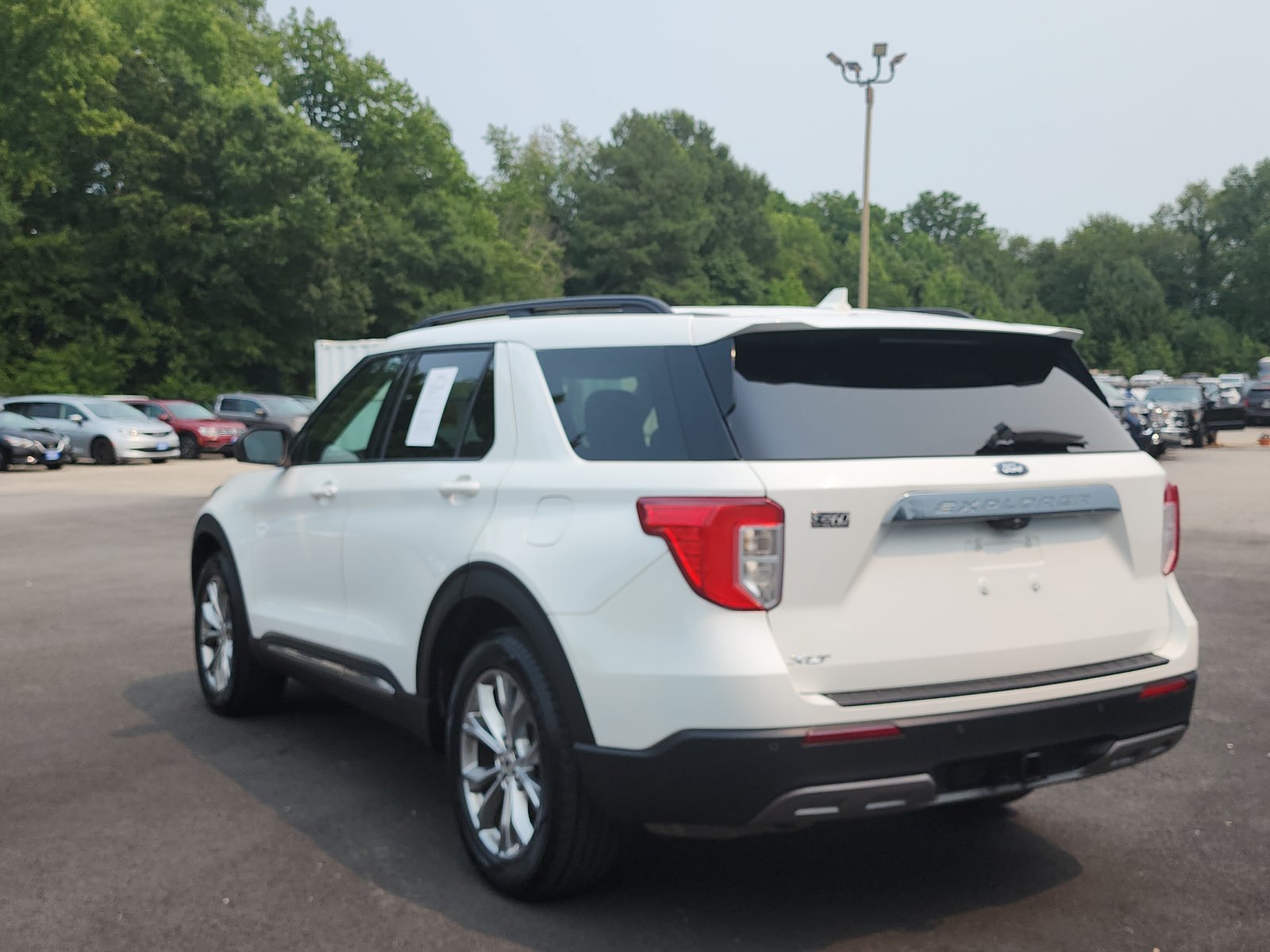 Used 2020 Ford Explorer XLT w/ Equipment Group 202A AWD/4WD image 3