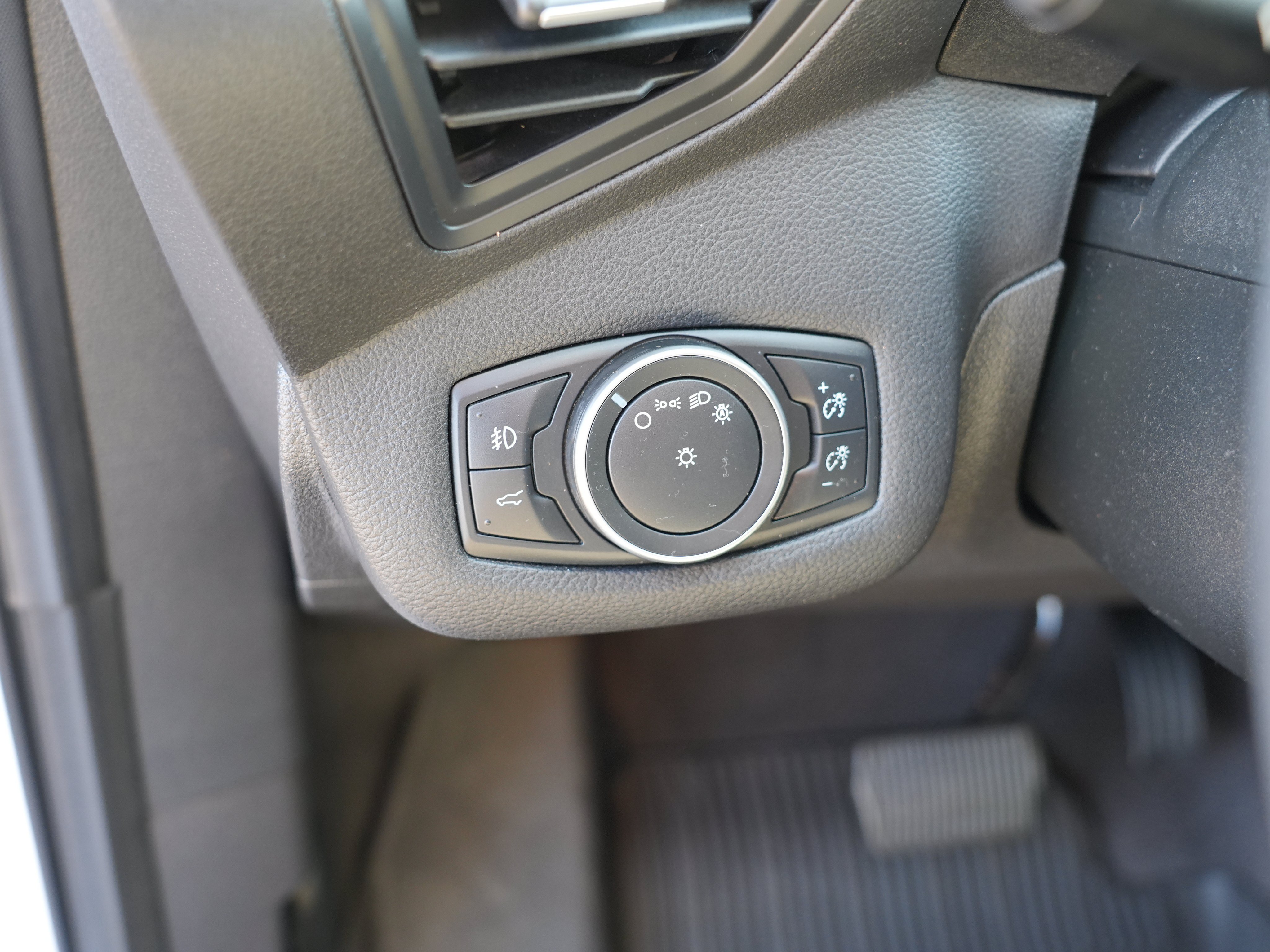 Used 2018 Ford Escape SE AWD/4WD image 16
