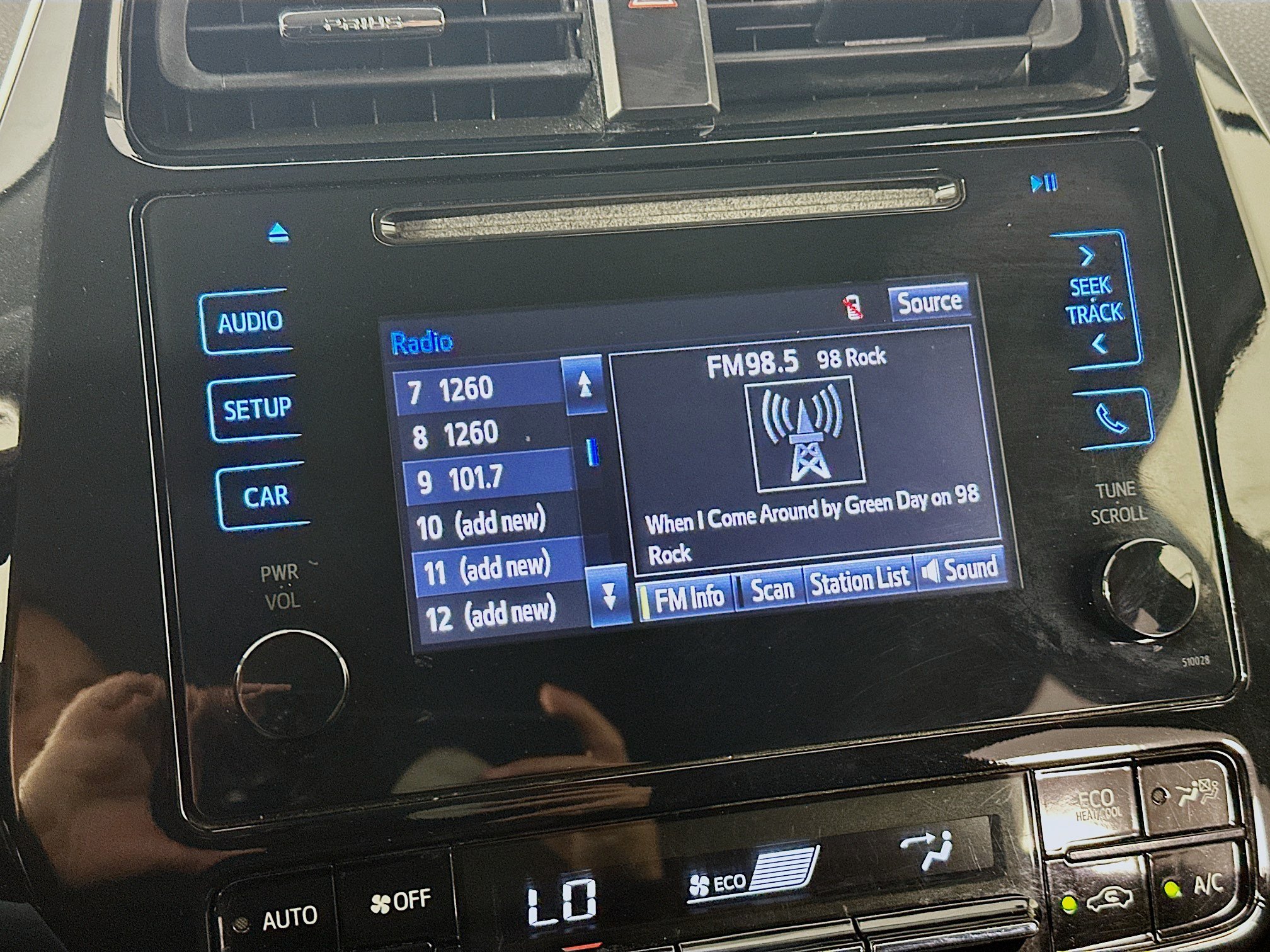 Used 2018 Toyota Prius Two w/ Prius Two Safety Plus Package FWD image 21