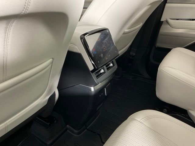 New 2026 Cadillac Vistiq Sport w/ LPO, Floor Liner Package image 15