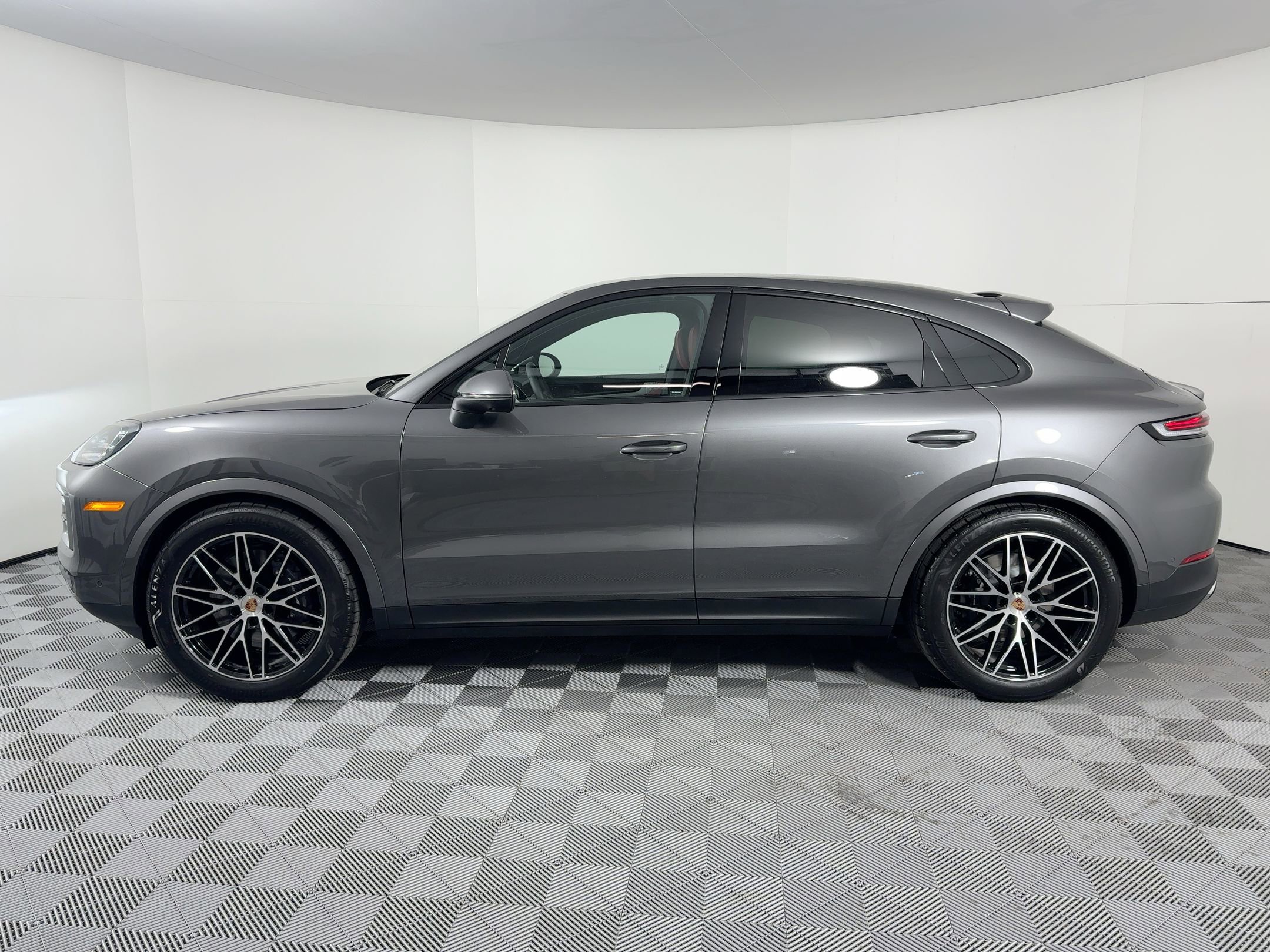 Used 2026 Porsche Cayenne Coupe image 2