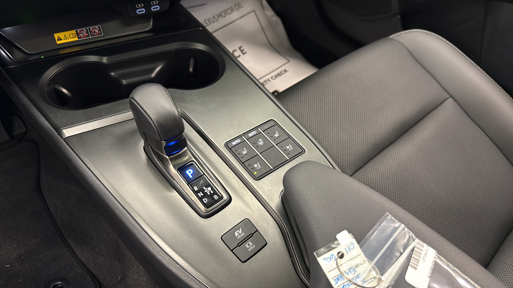 Used 2025 Lexus UX 300h AWD w/ Accessory Package (Z1) image 31