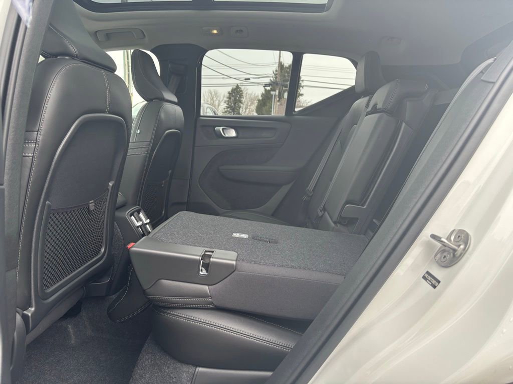 Certified 2026 Volvo XC40 B5 Plus w/ Protection Package Premier image 21