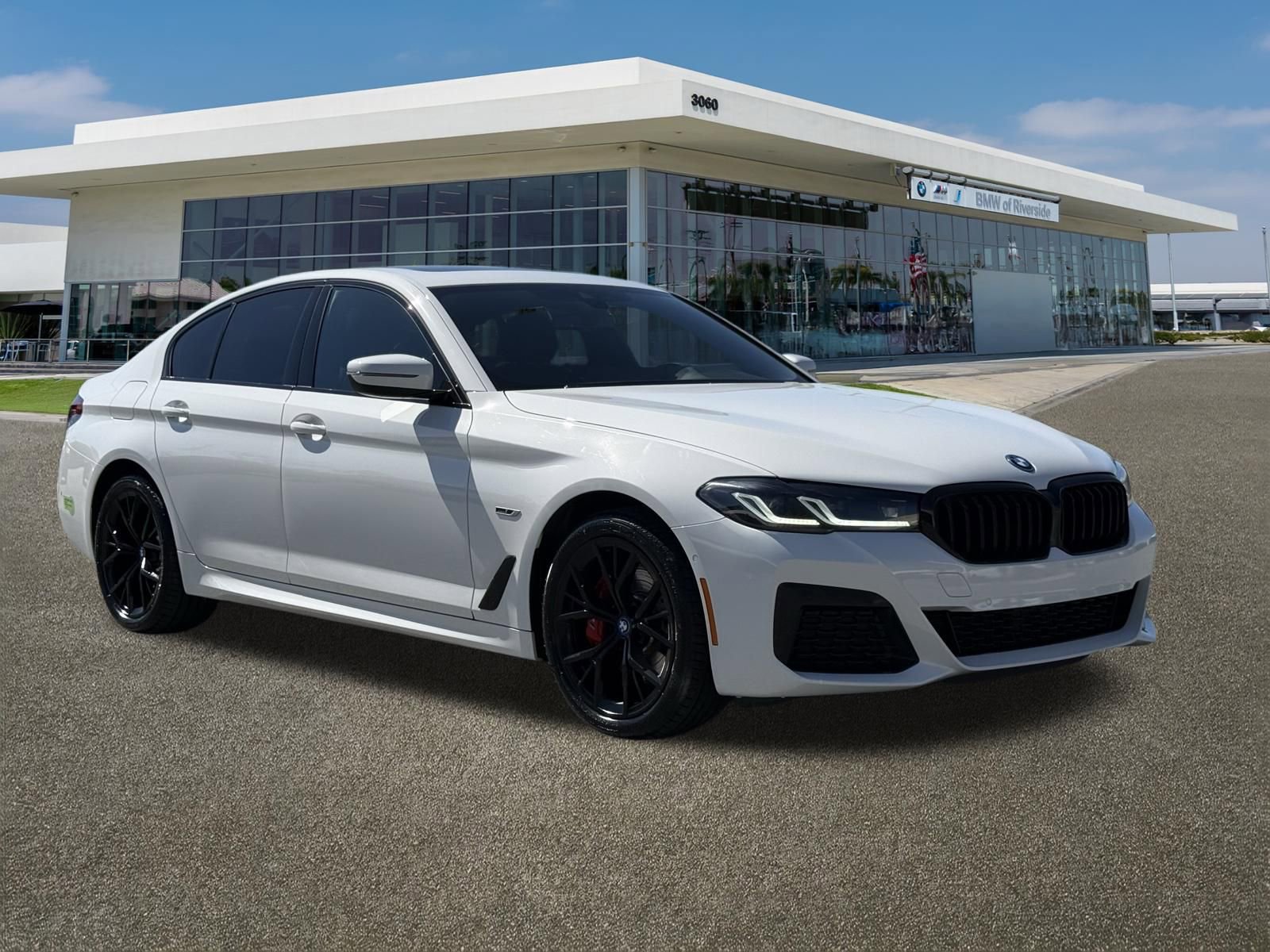 Used 2023 BMW 530e 530e iPerformance w/ M Sport Package image 2