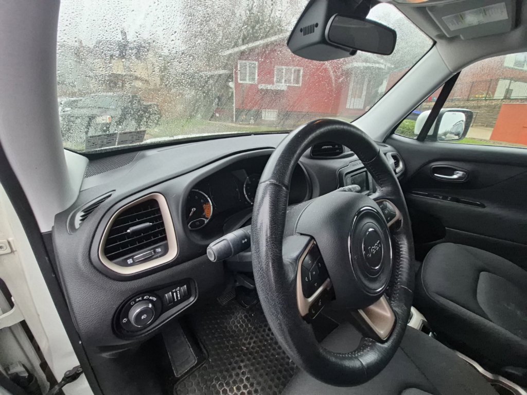 Used 2016 Jeep Renegade Latitude w/ Cold Weather Group AWD/4WD image 10