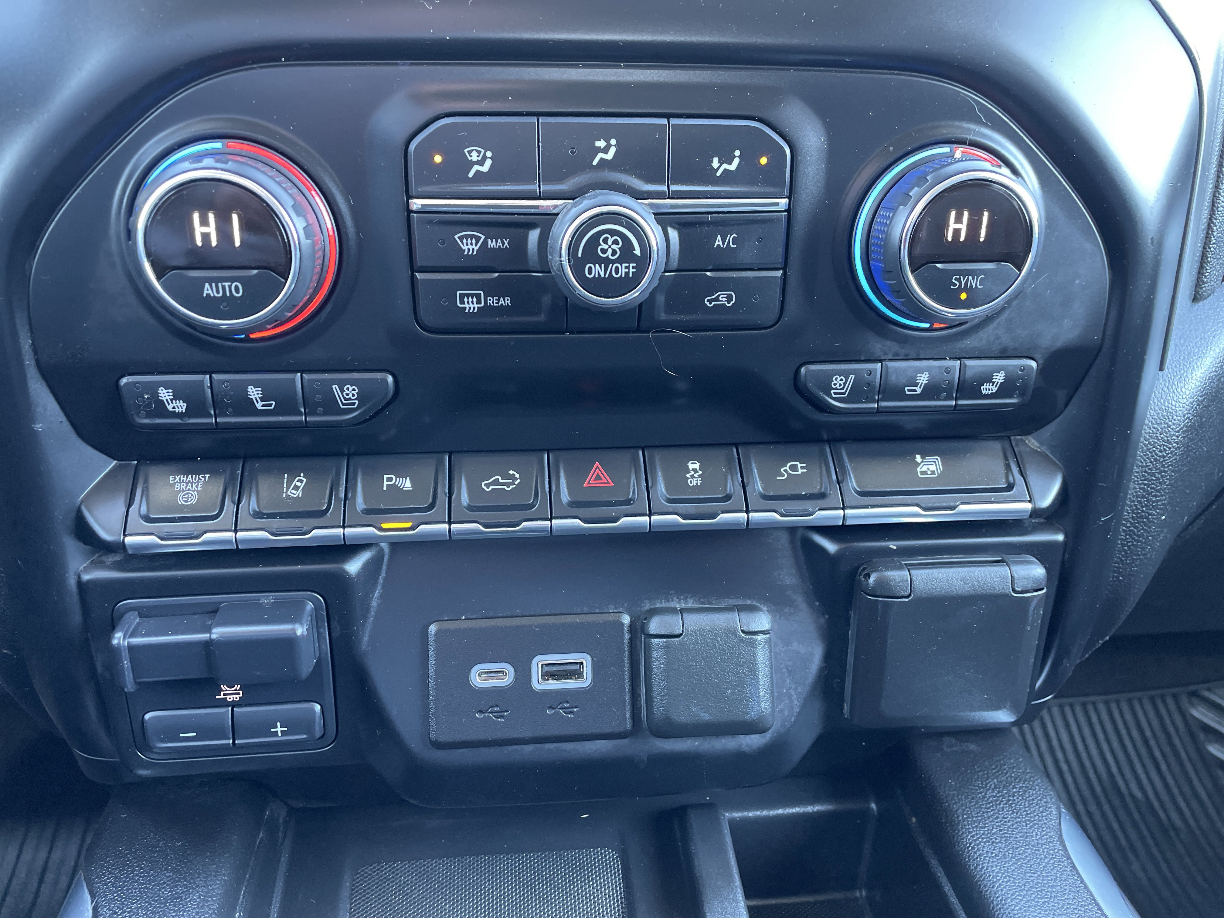 Used 2021 Chevrolet Silverado 3500 LTZ w/ LTZ Premium Package image 40