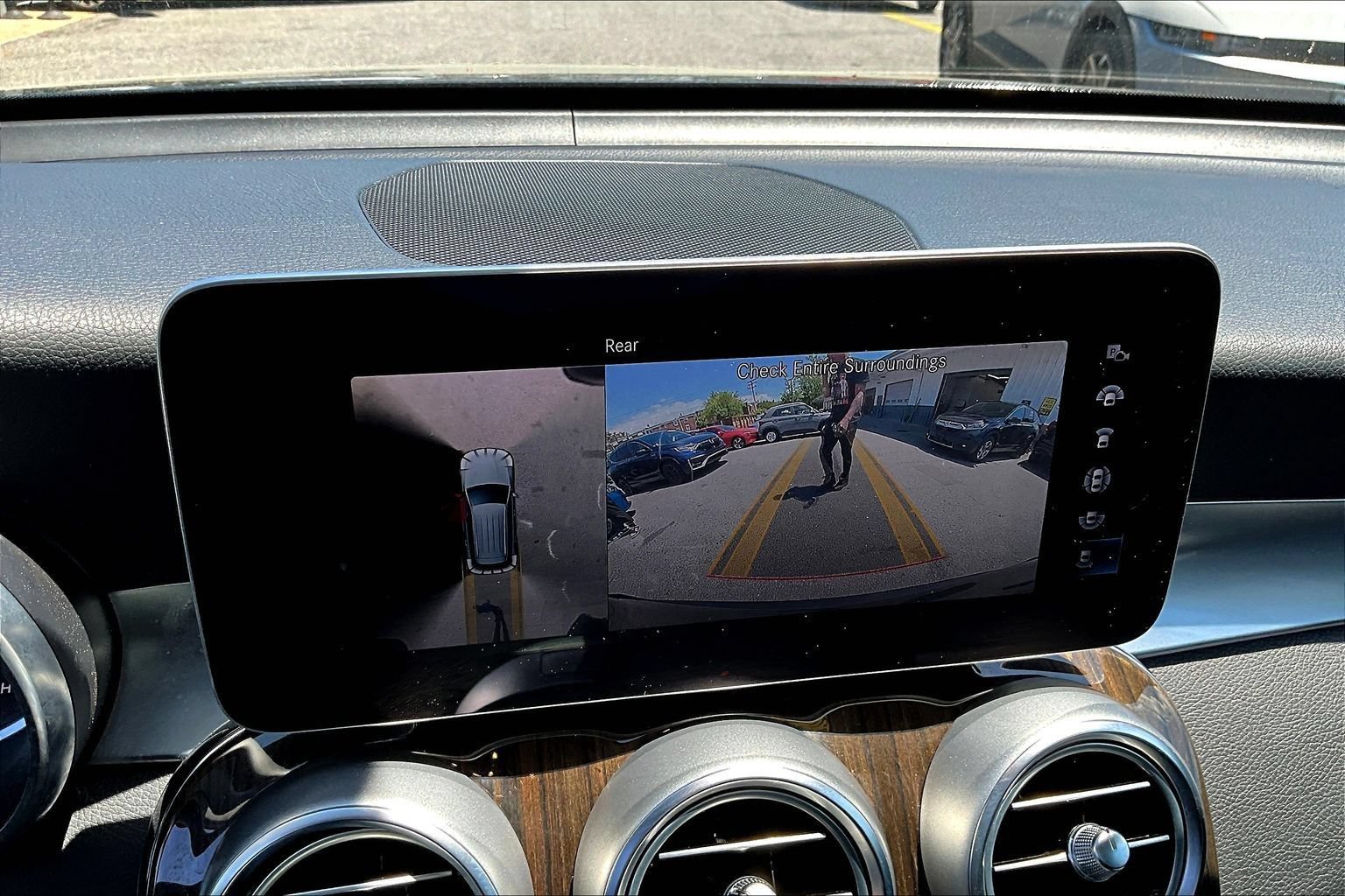 Used 2021 Mercedes-Benz GLC 300 w/ Premium Package image 17