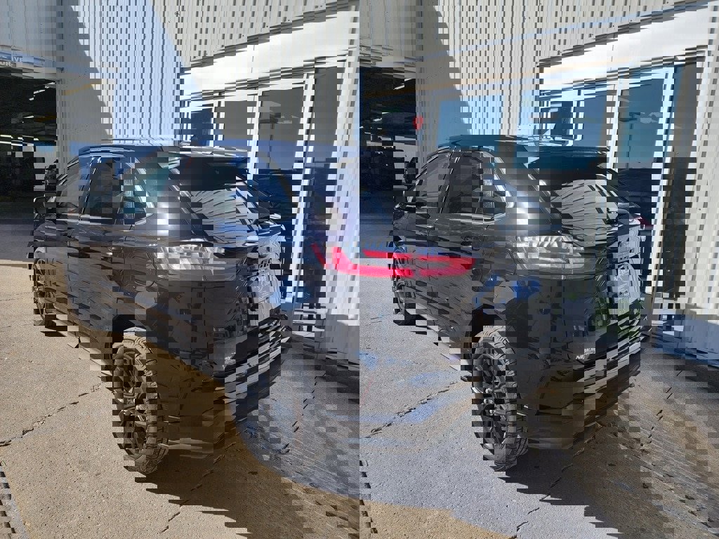 Used 2022 Ford Edge SE w/ Black Appearance Package image 3