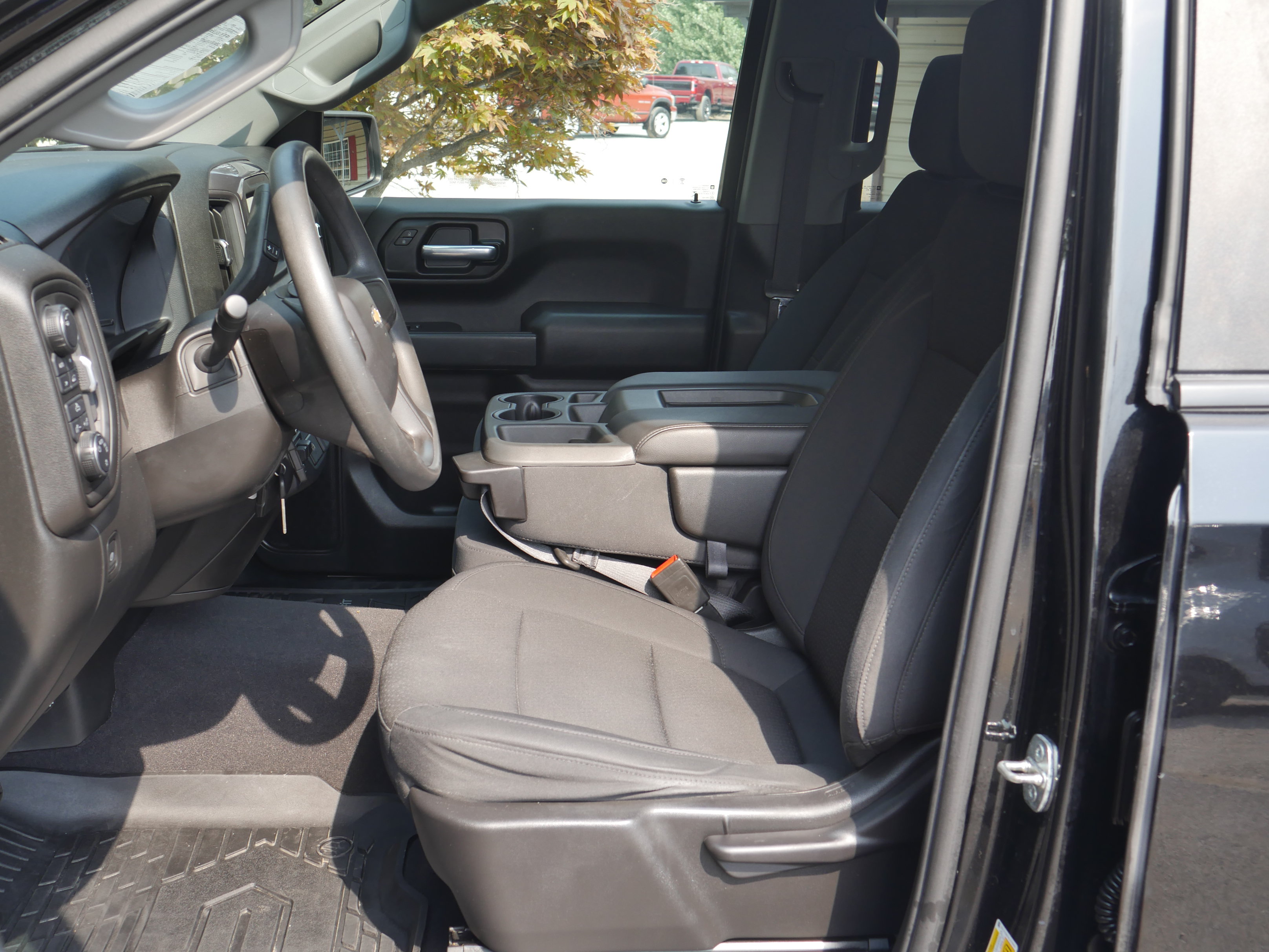 Used 2020 Chevrolet Silverado 1500 Custom w/ Custom Convenience Package AWD/4WD image 3