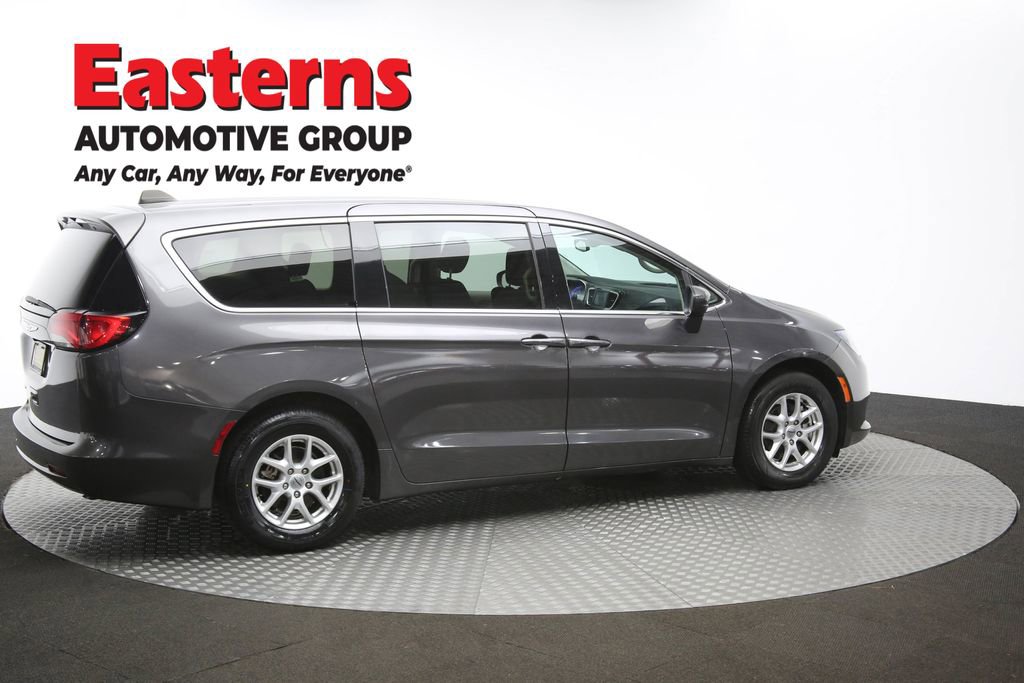 Used 2023 Chrysler Voyager LX image 43