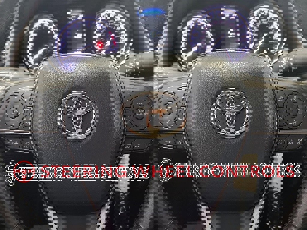 Used 2023 Toyota Camry SE image 19