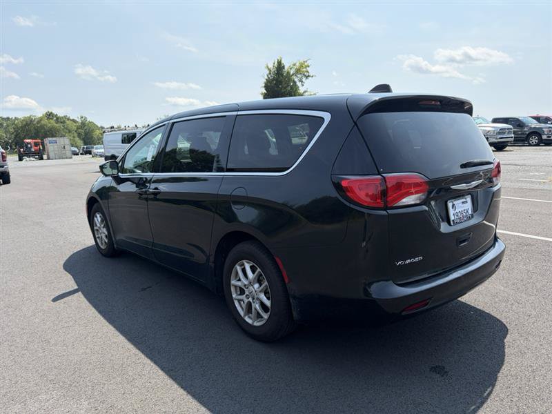 Used 2023 Chrysler Voyager LX FWD image 5