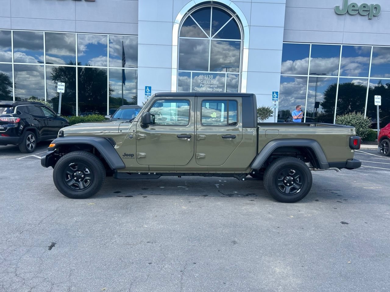 Used 2026 Jeep Gladiator Sport AWD/4WD image 6