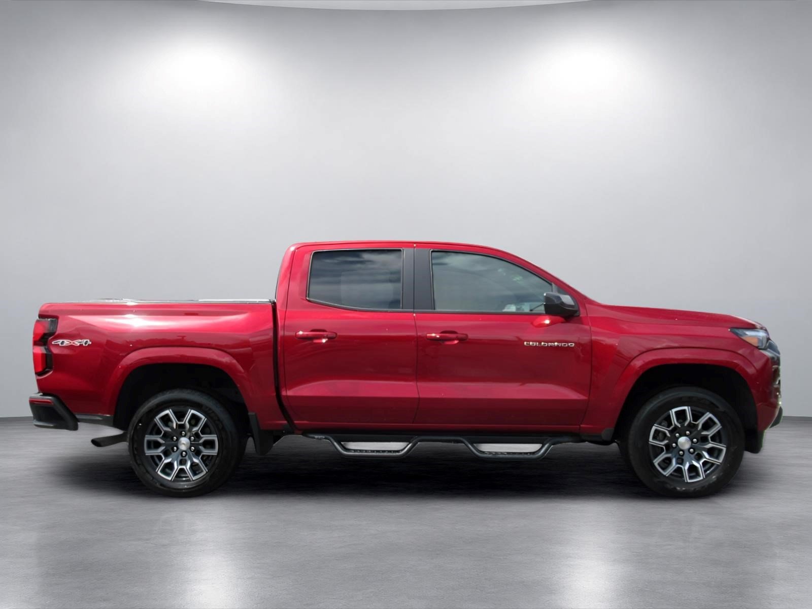 Used 2024 Chevrolet Colorado LT w/ LT Convenience Package III AWD/4WD image 2